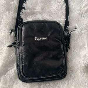Supreme black shoulder bag